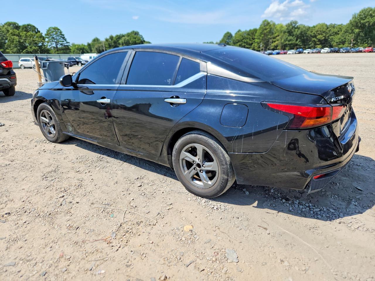2020 Nissan Altima S - Фото 2