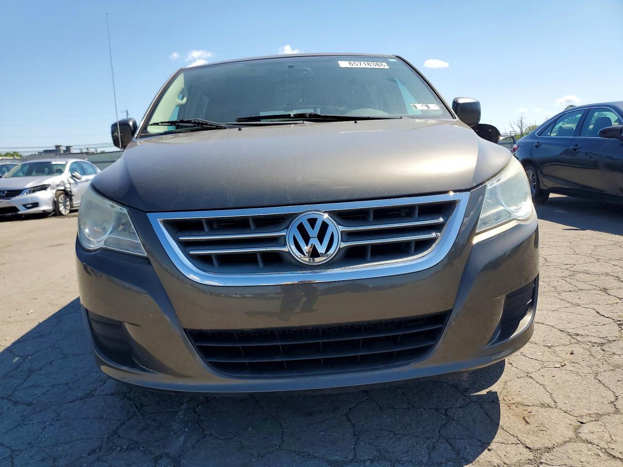 2010 Volkswagen Routan Se - Фото 5