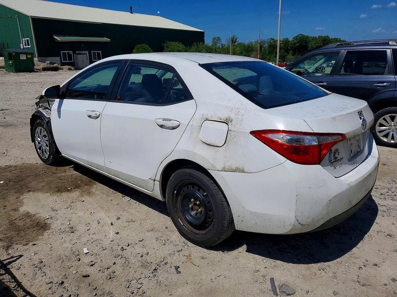 2015 Toyota Corolla L - Фото 2