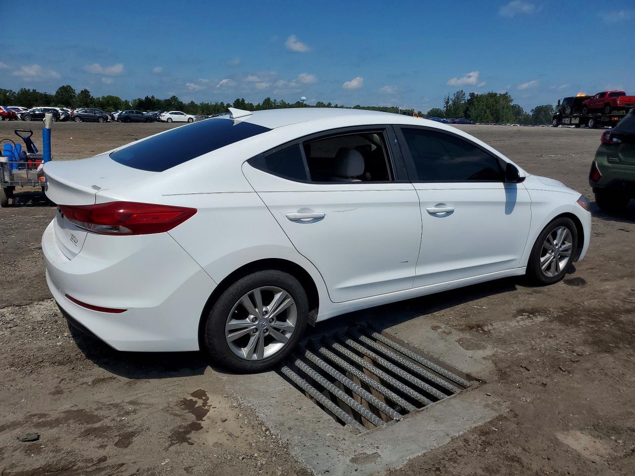 2017 Hyundai Elantra Se - Image 3