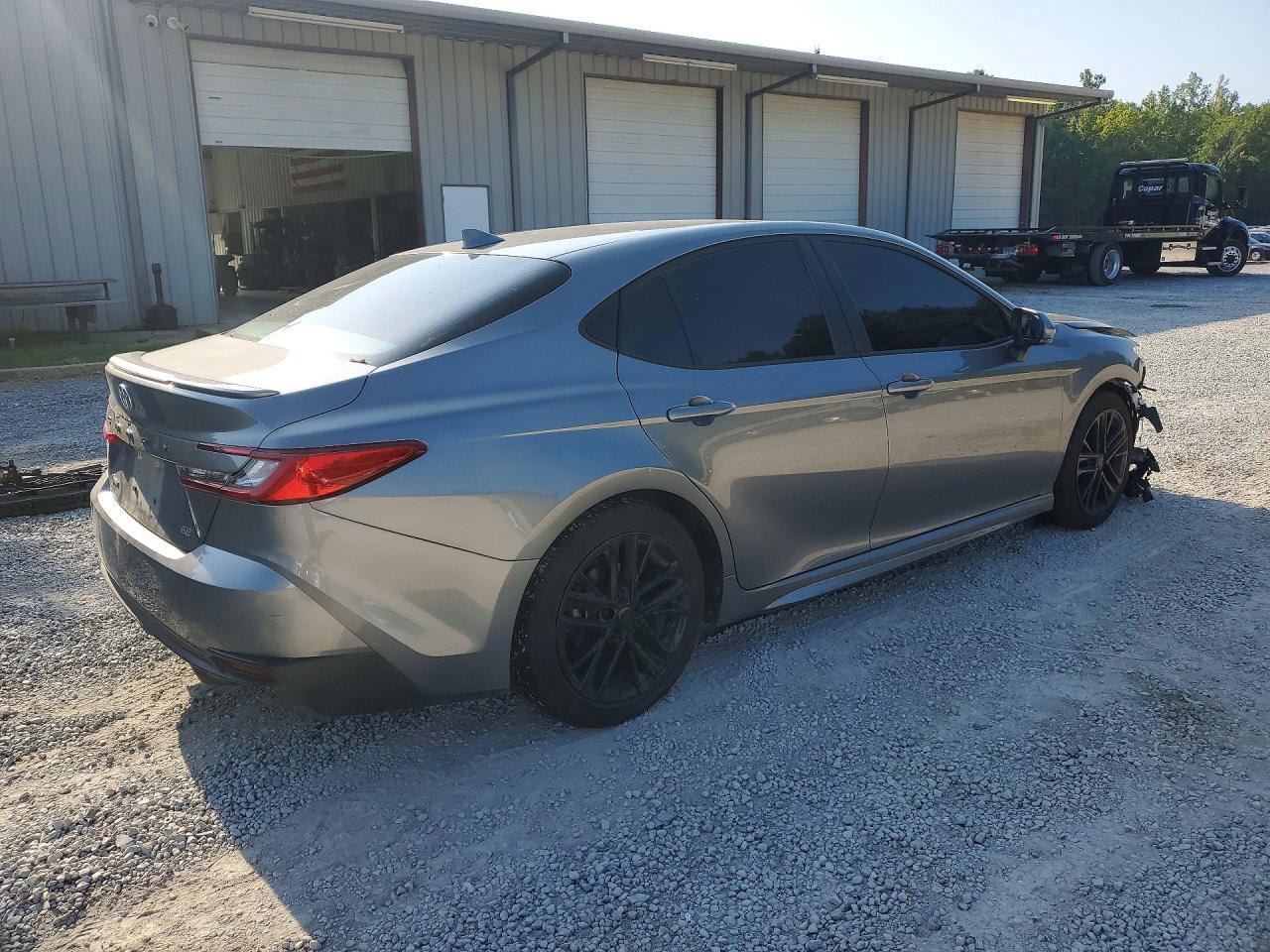 2025 Toyota Camry Se - Фото 3