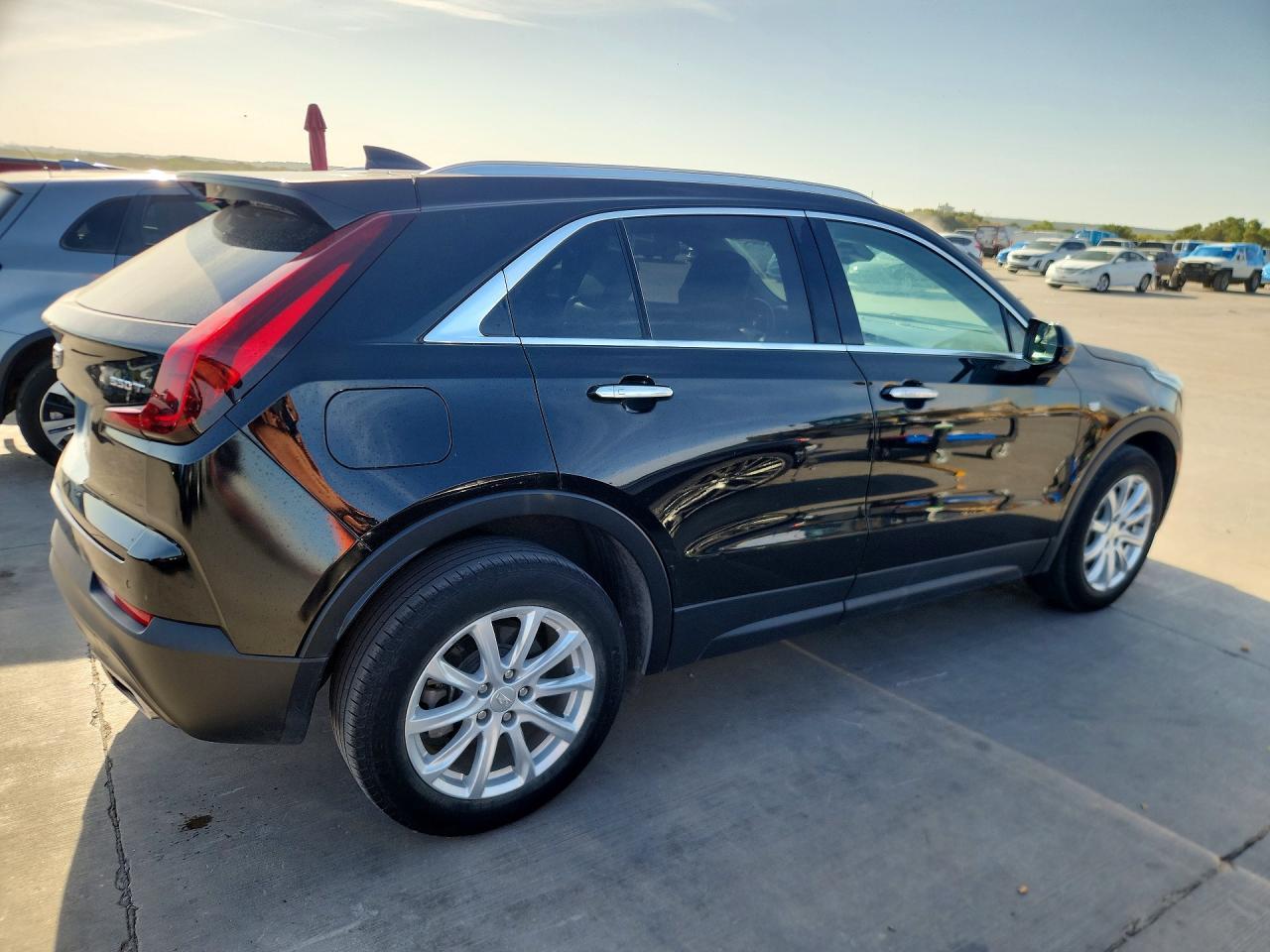 2023 Cadillac Xt4 Luxury - Image 3