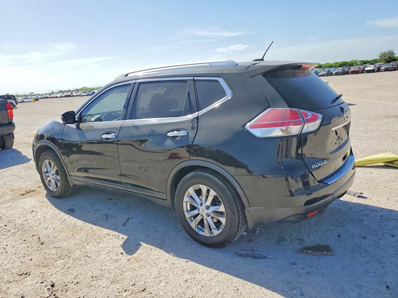 2015 Nissan Rogue Sv - Image 2