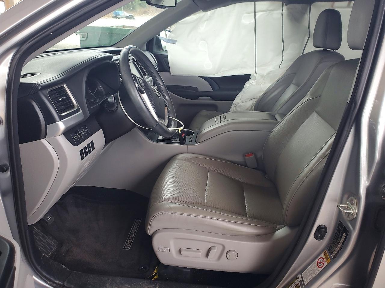2016 Toyota Highlander Limited Platinum - Image 7