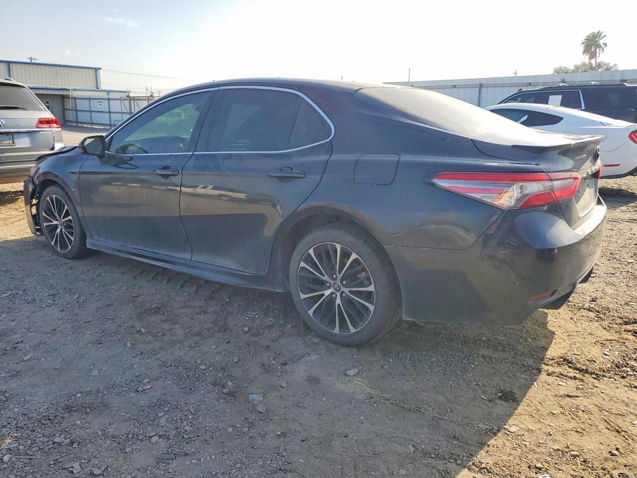 2018 Toyota Camry Se - Image 2