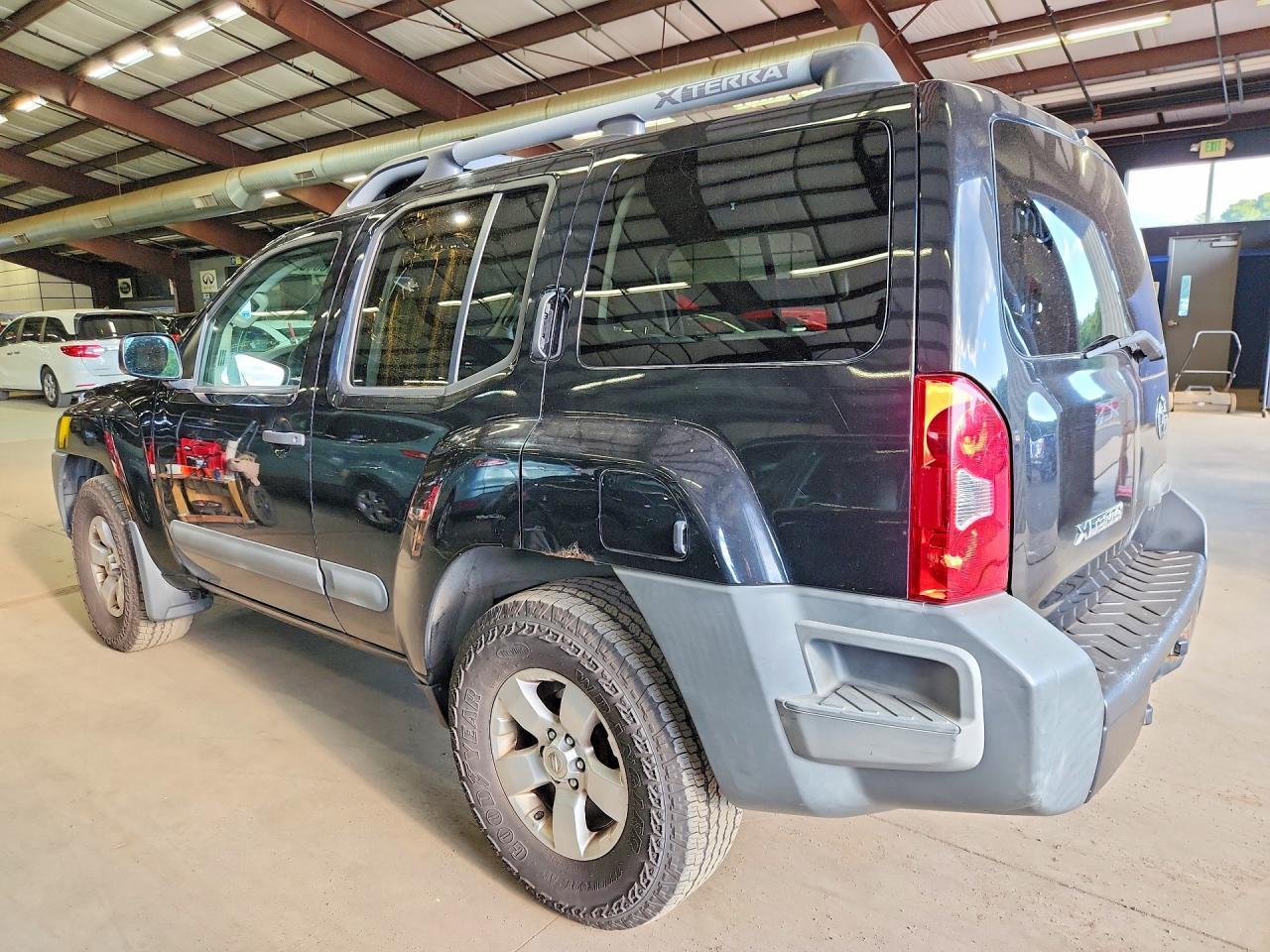 2013 Nissan Xterra X - Фото 2