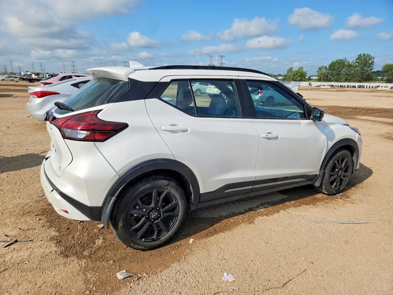 2024 Nissan Kicks Sr - Image 3