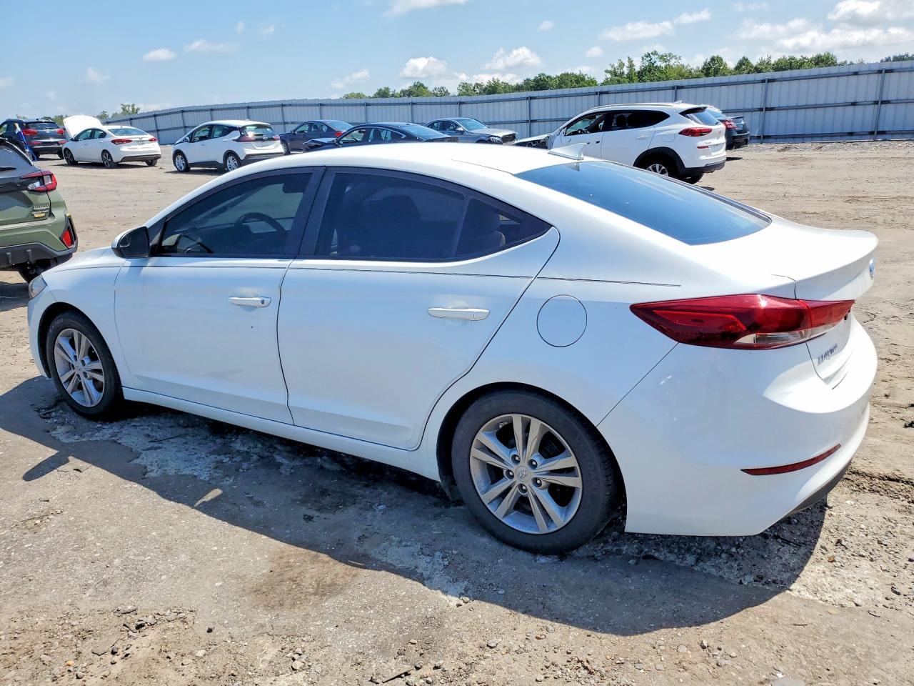 2017 Hyundai Elantra Se - Image 2