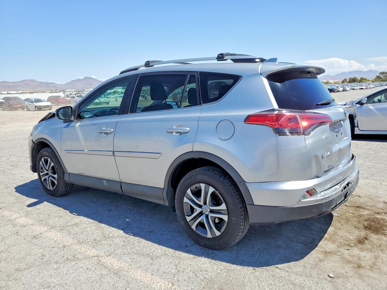2017 Toyota Rav4 Le - Фото 2