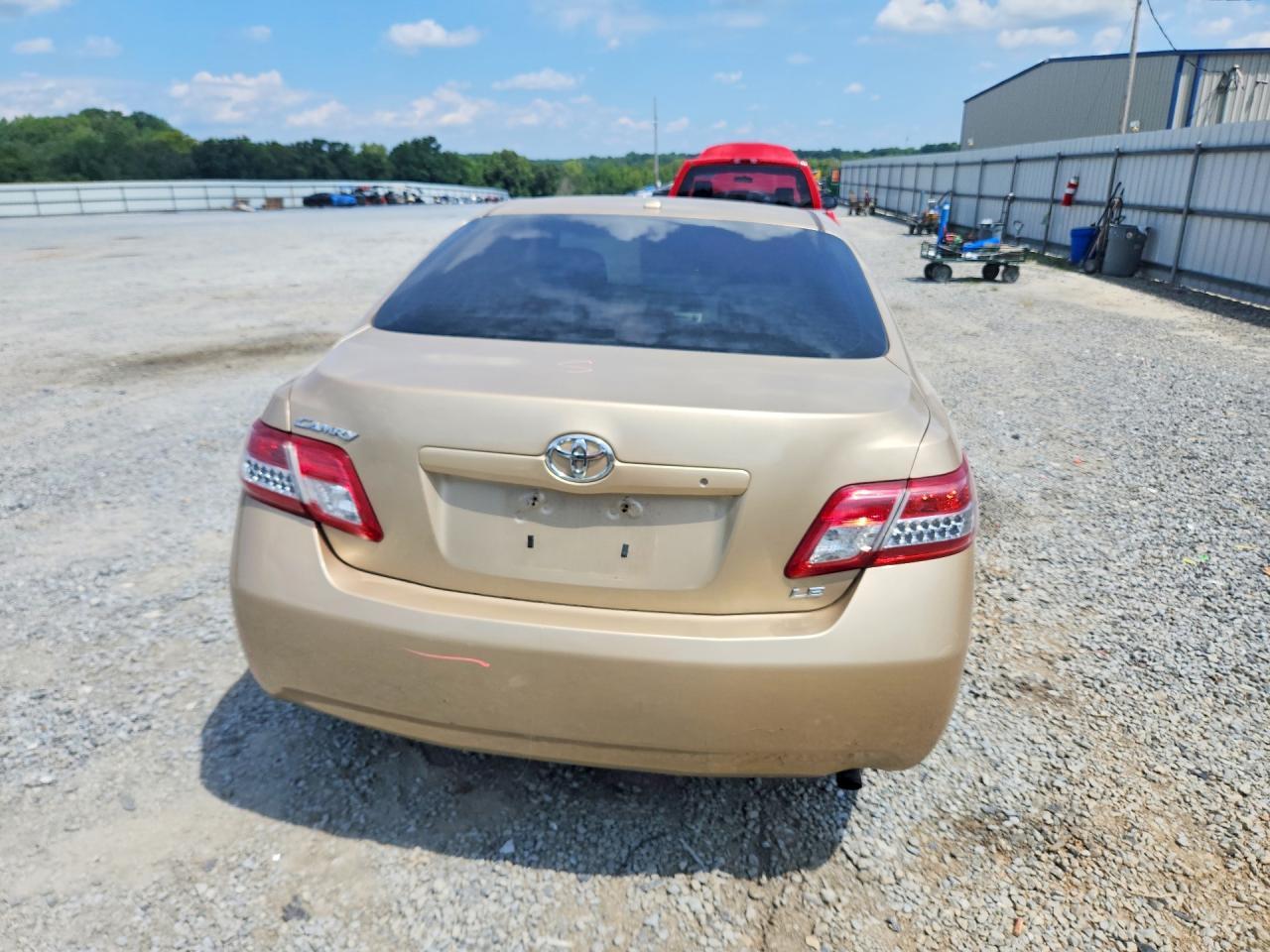 2010 Toyota Camry Le - Фото 6