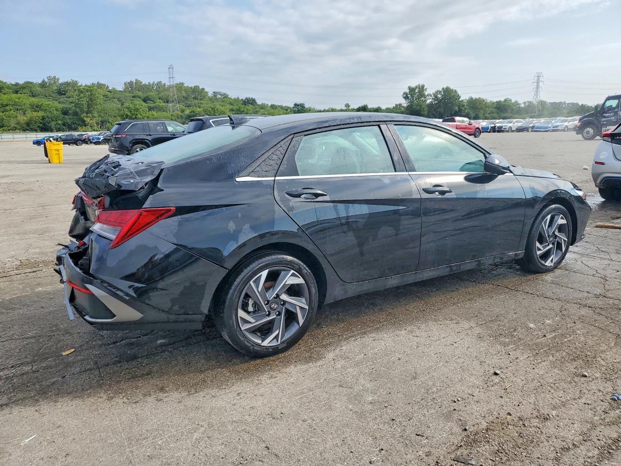 2025 Hyundai Elantra Limited - Image 3