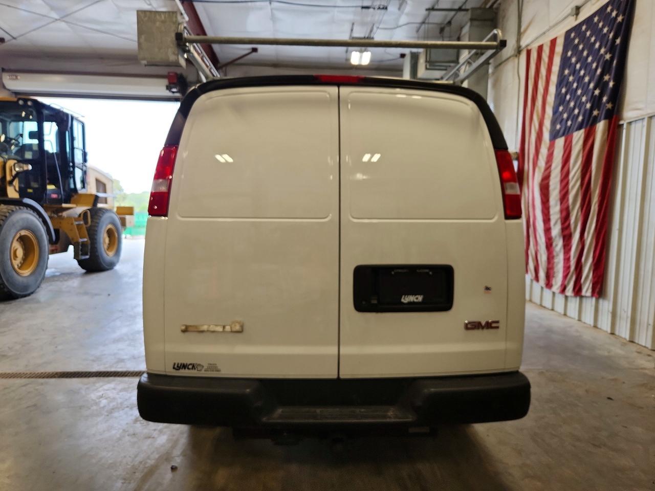 2024 GMC Savana G2500 - Фото 6