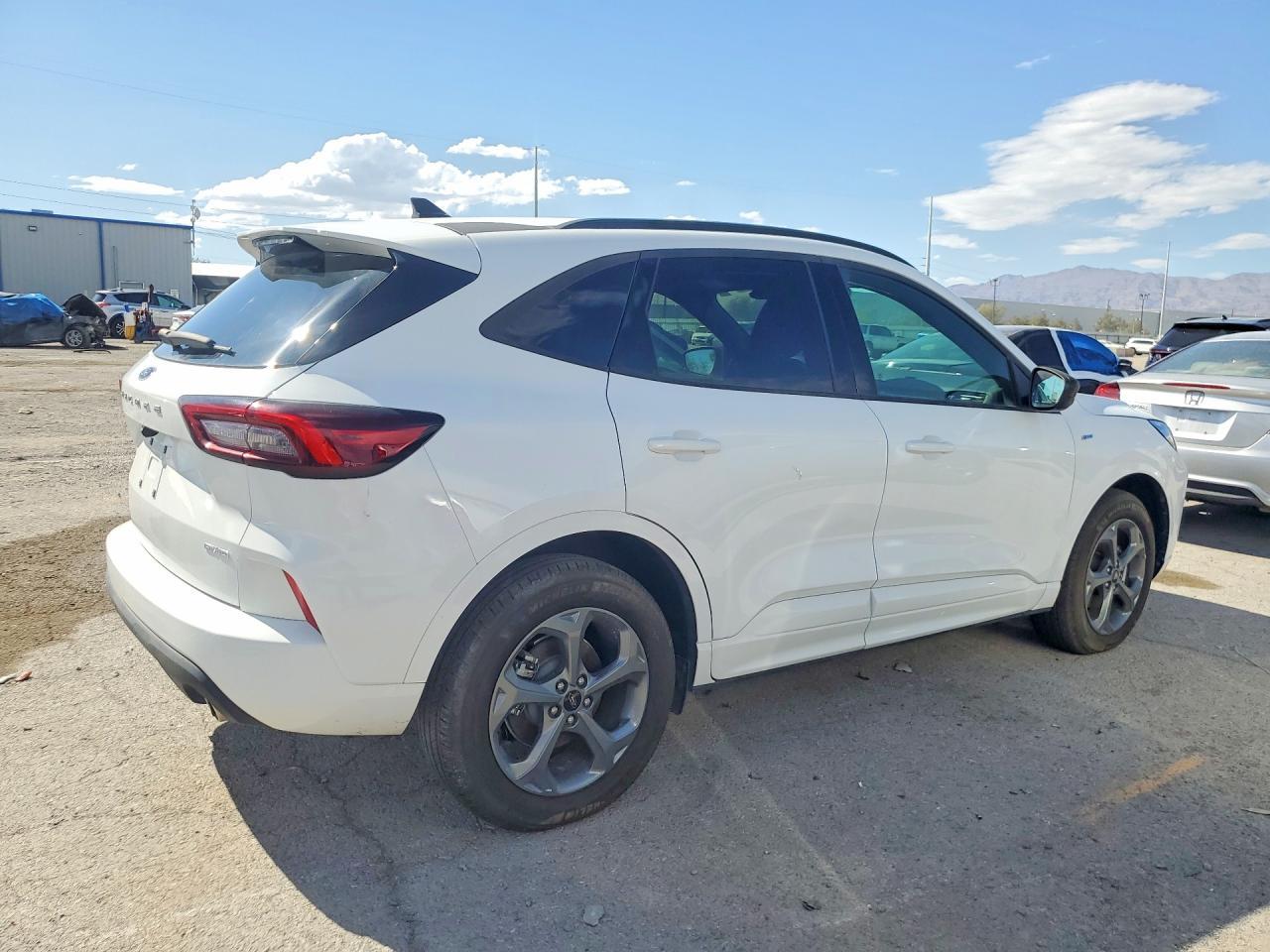 2023 Ford Escape St Line - Фото 3