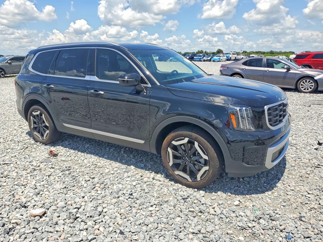 2025 Kia Telluride S - Image 4