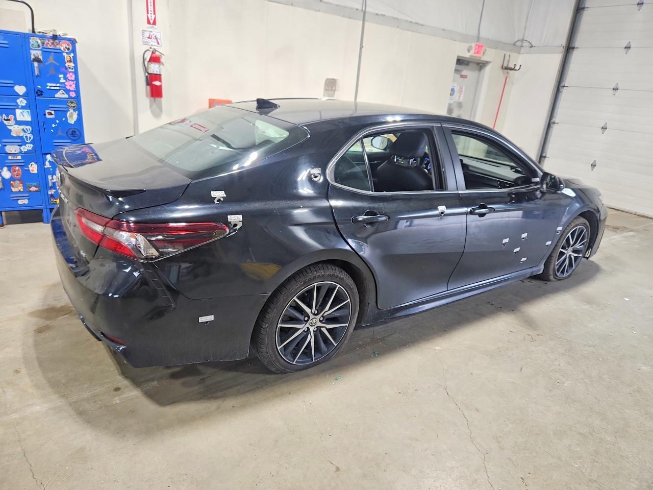 2021 Toyota Camry Se - Фото 3