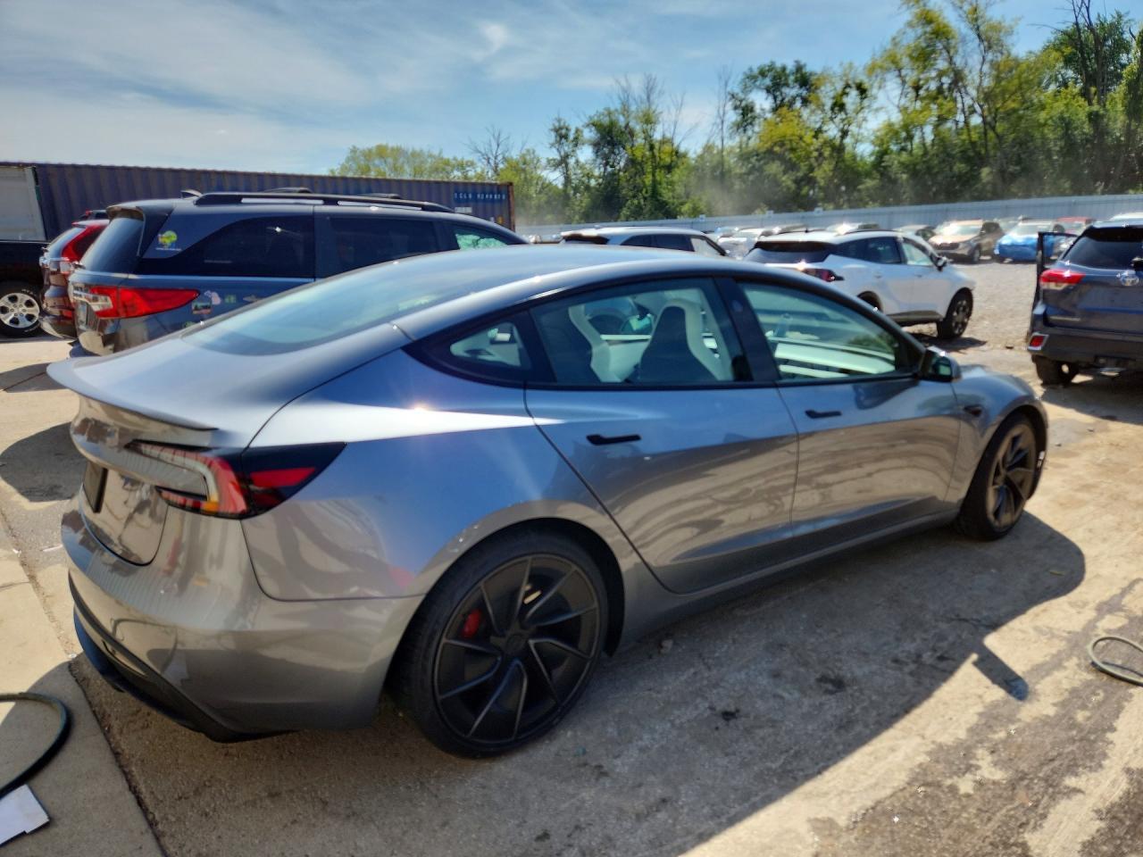 2024 Tesla Model 3 - Фото 3