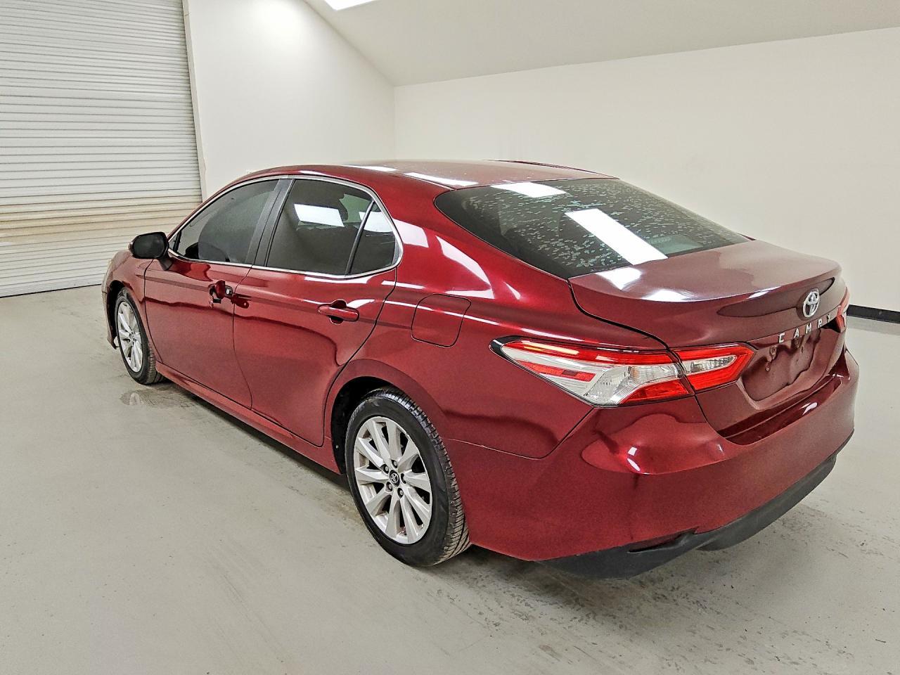 2018 Toyota Camry Le - Фото 2