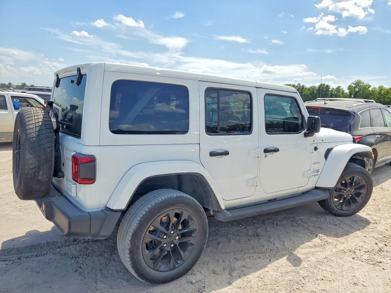2022 Jeep Wrangler Unlimited Sahara 4Xe - Фото 3