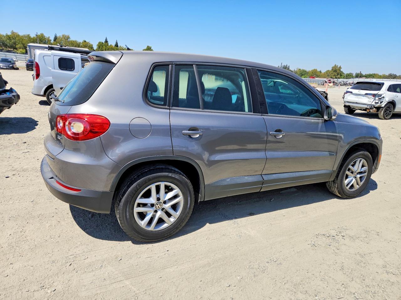 2011 Volkswagen Tiguan S - Фото 3