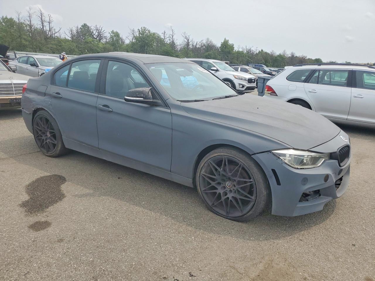 2018 BMW 330 Xi - Image 4
