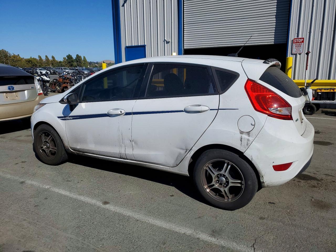 2013 Ford Fiesta Se - Фото 2