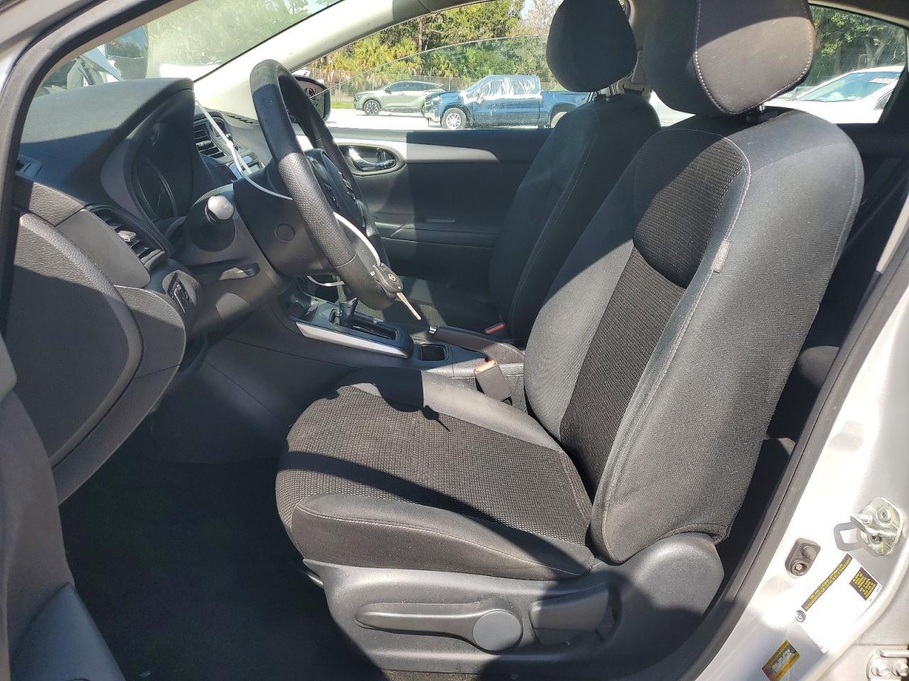 2019 Nissan Sentra S - Фото 7