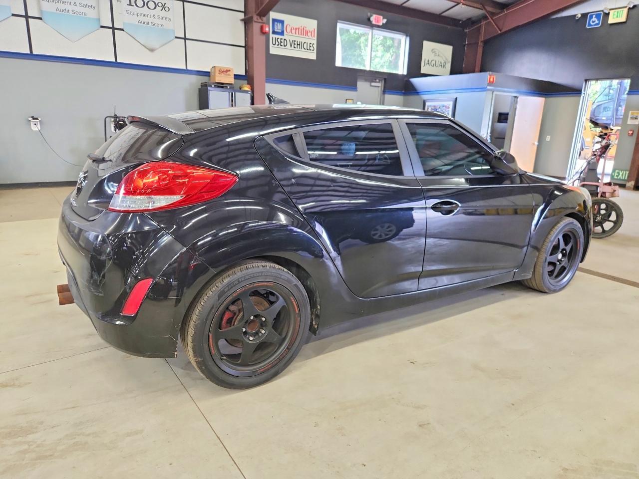 2013 Hyundai Veloster Base - Фото 3