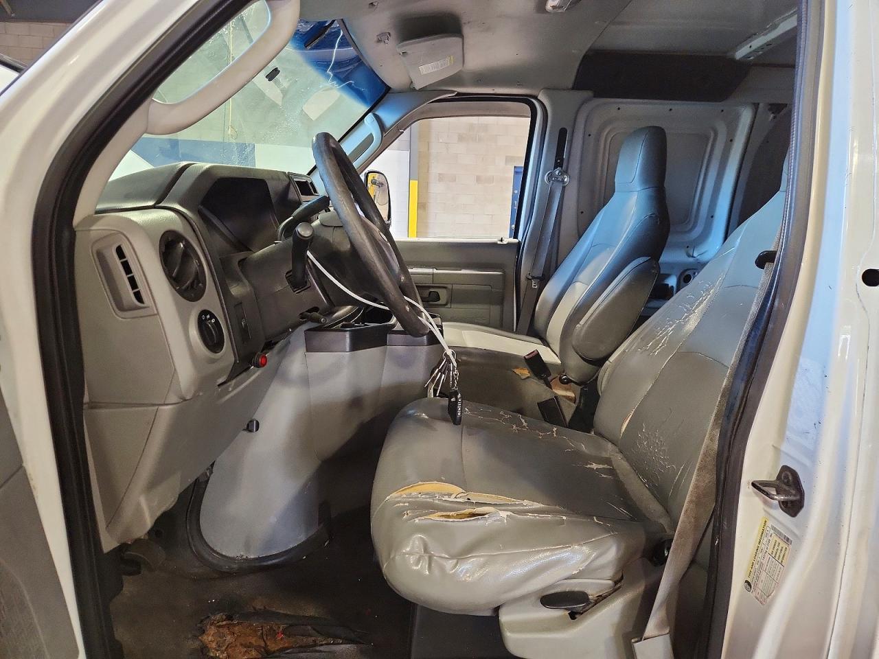 2014 Ford E150 Delivery Van - Фото 7