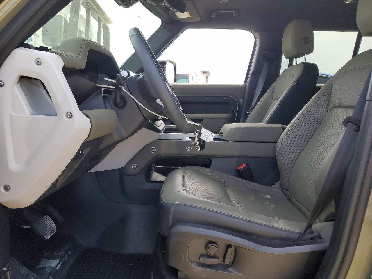 2025 Land Rover Defender 110 S - Image 7