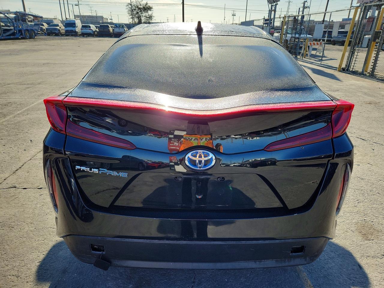2022 Toyota Prius Prime Le - Image 6