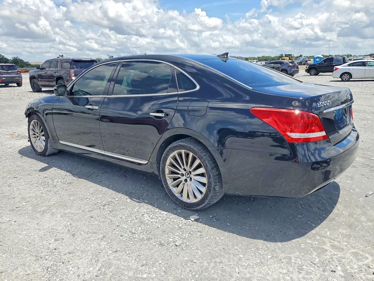 2014 Hyundai Equus Signature - Image 2