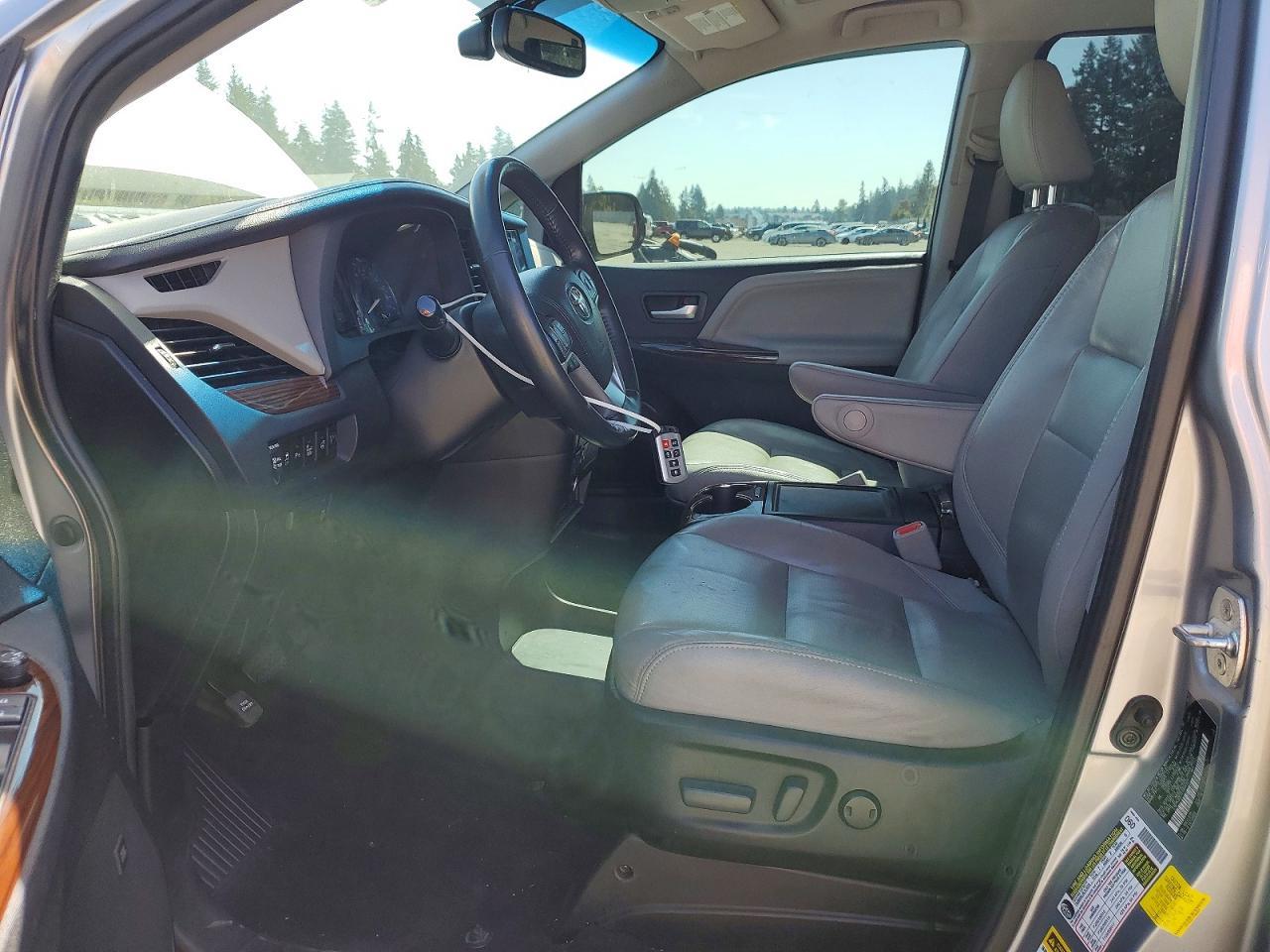 2015 Toyota Sienna Limited Premium 7-Passenger - Фото 7