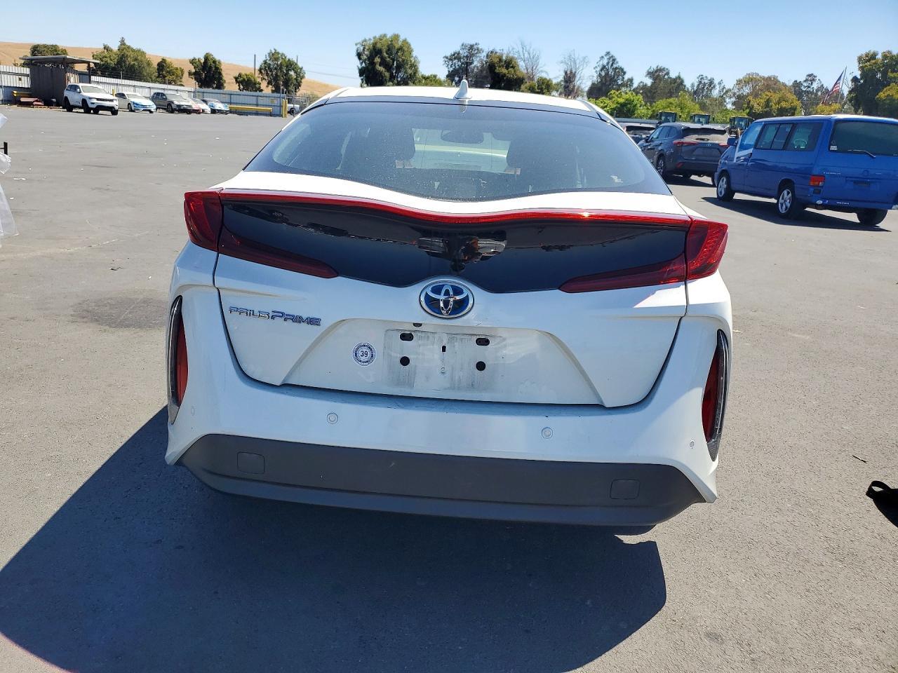2017 Toyota Prius Prime Advanced - Image 6