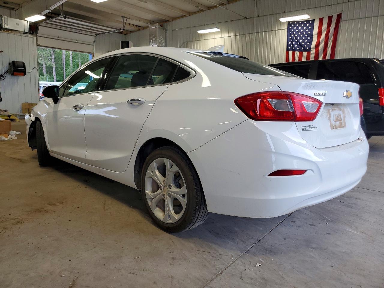 2018 Chevrolet Cruze Premier - Фото 2