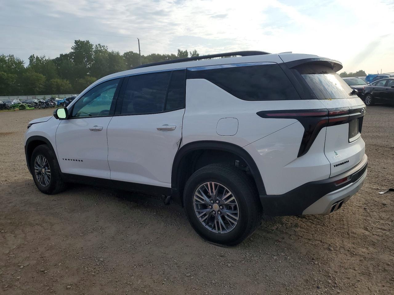 2025 Chevrolet Traverse Lt - Фото 2