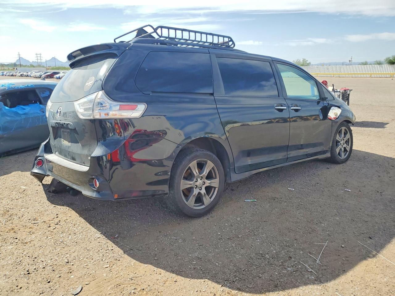 2017 Toyota Sienna Se - Фото 3