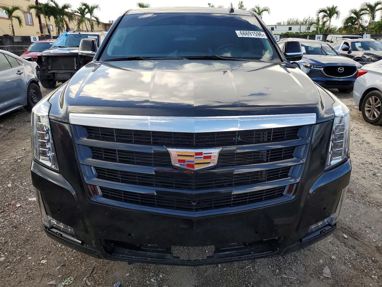 2024 Cadillac Escalade Luxury - Image 5