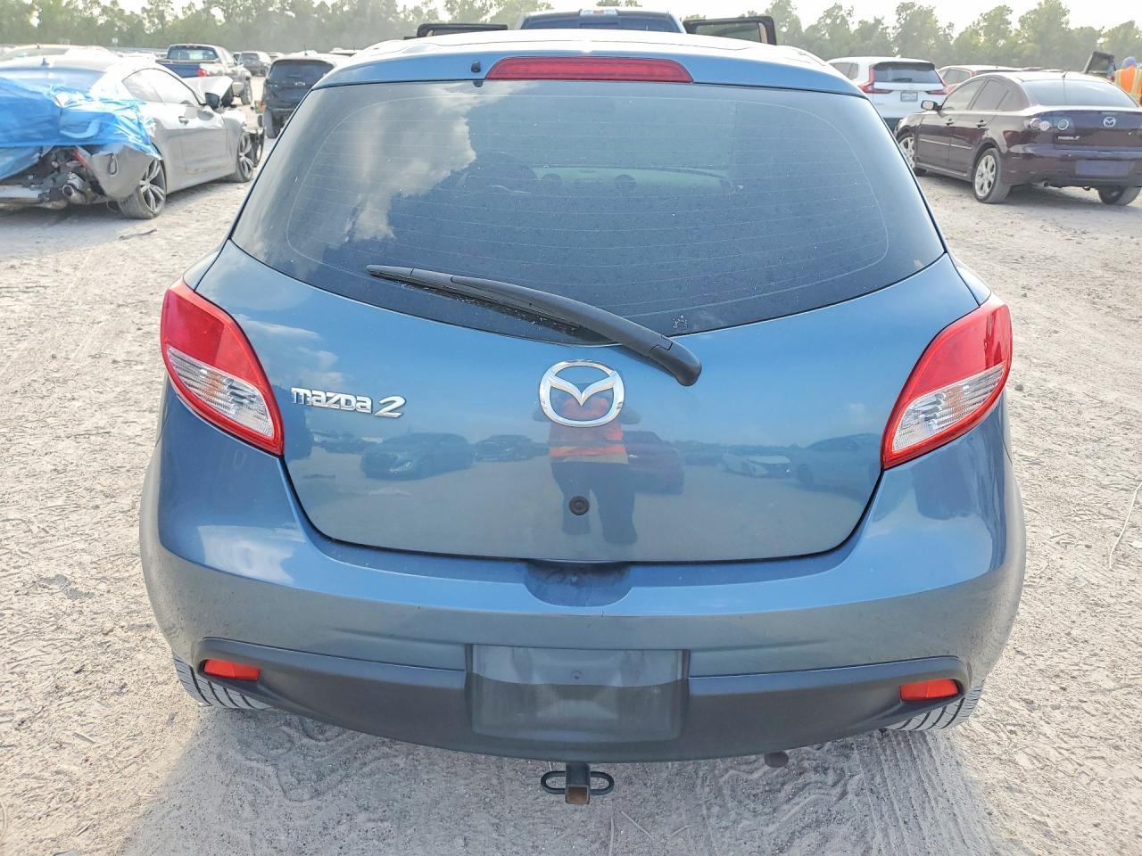 2014 Mazda 2 - Image 6
