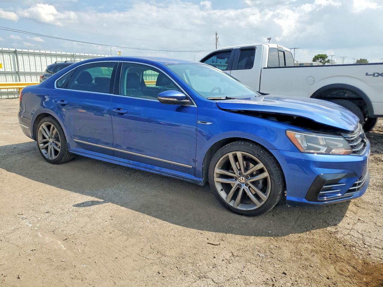 2017 Volkswagen Passat R-Line - Фото 4