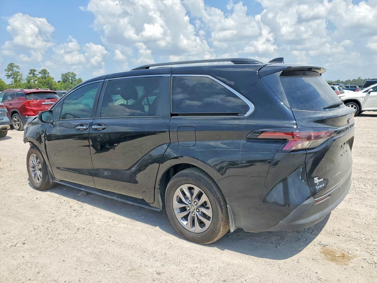 2025 Toyota Sienna Xle - Фото 2