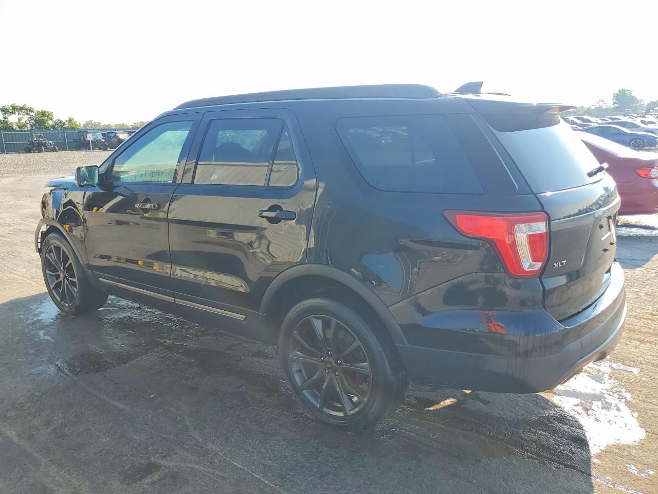 2017 Ford Explorer Xlt - Фото 2
