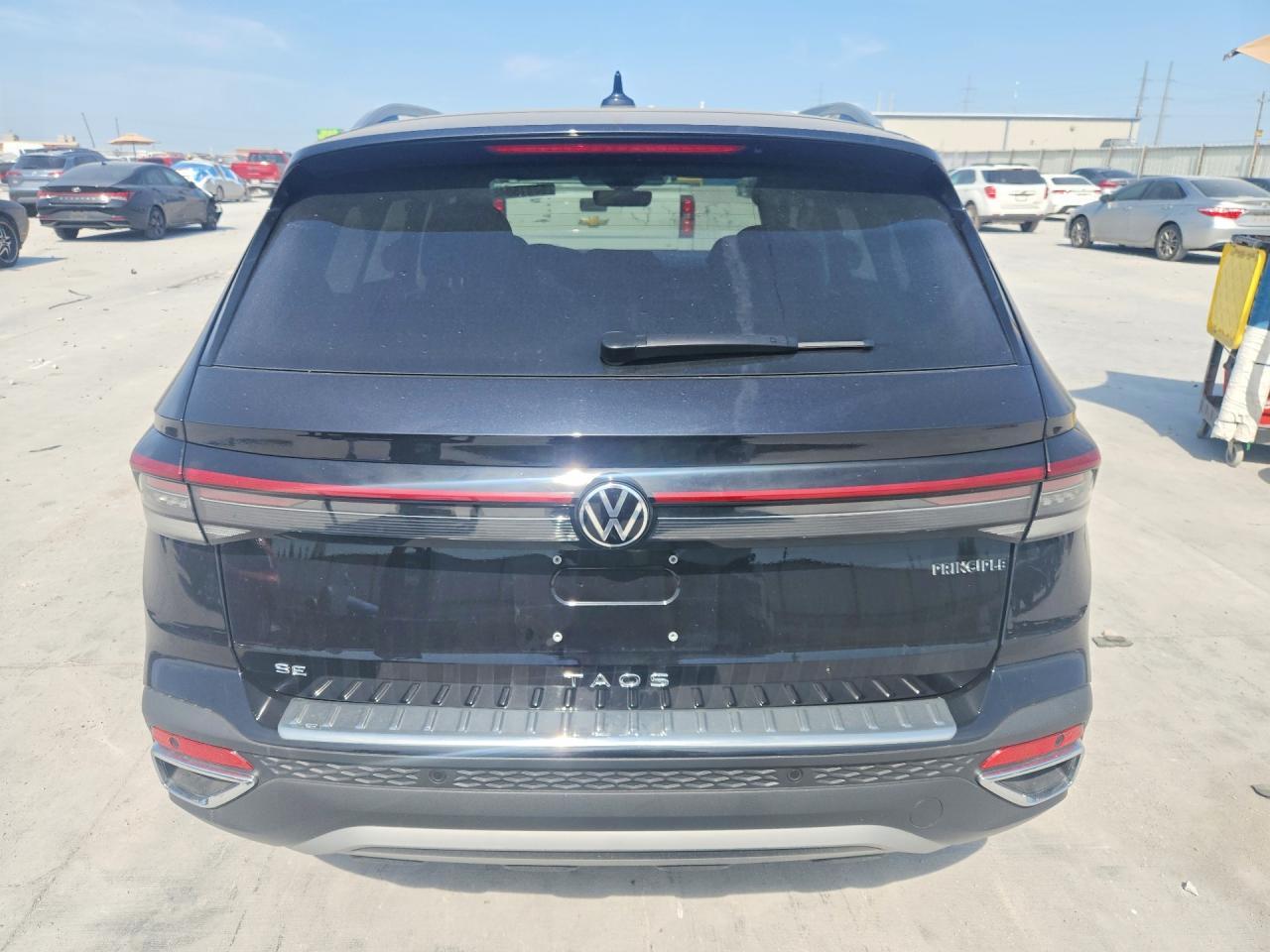 2025 Volkswagen Taos Se - Image 6