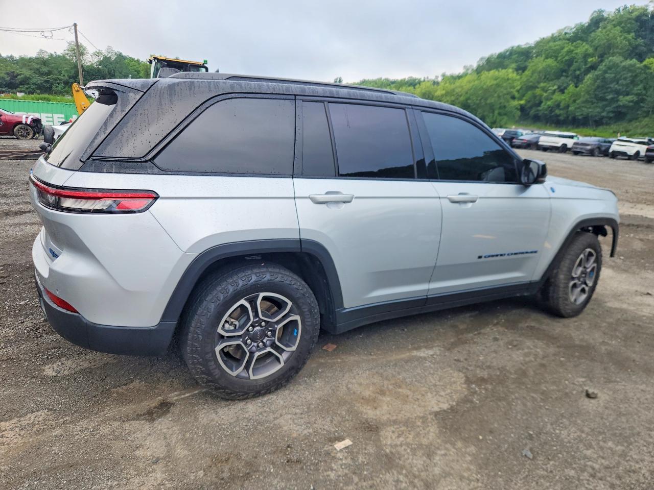 2022 Jeep Grand Cherokee Trailhawk 4Xe - Image 3