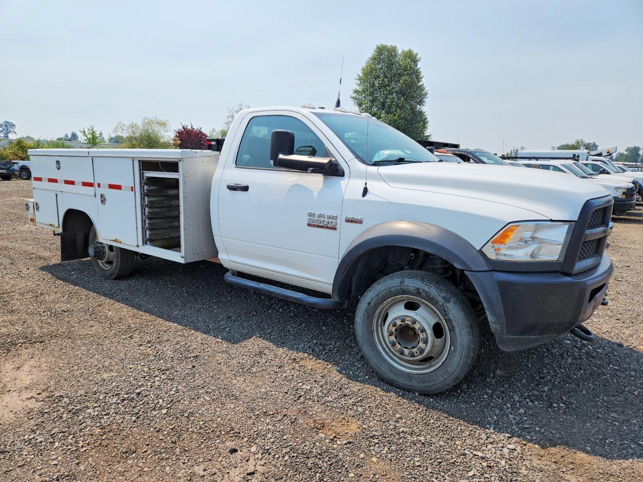 2017 Ram 5500 Hd Drw 4Wd Svc Body - Image 4