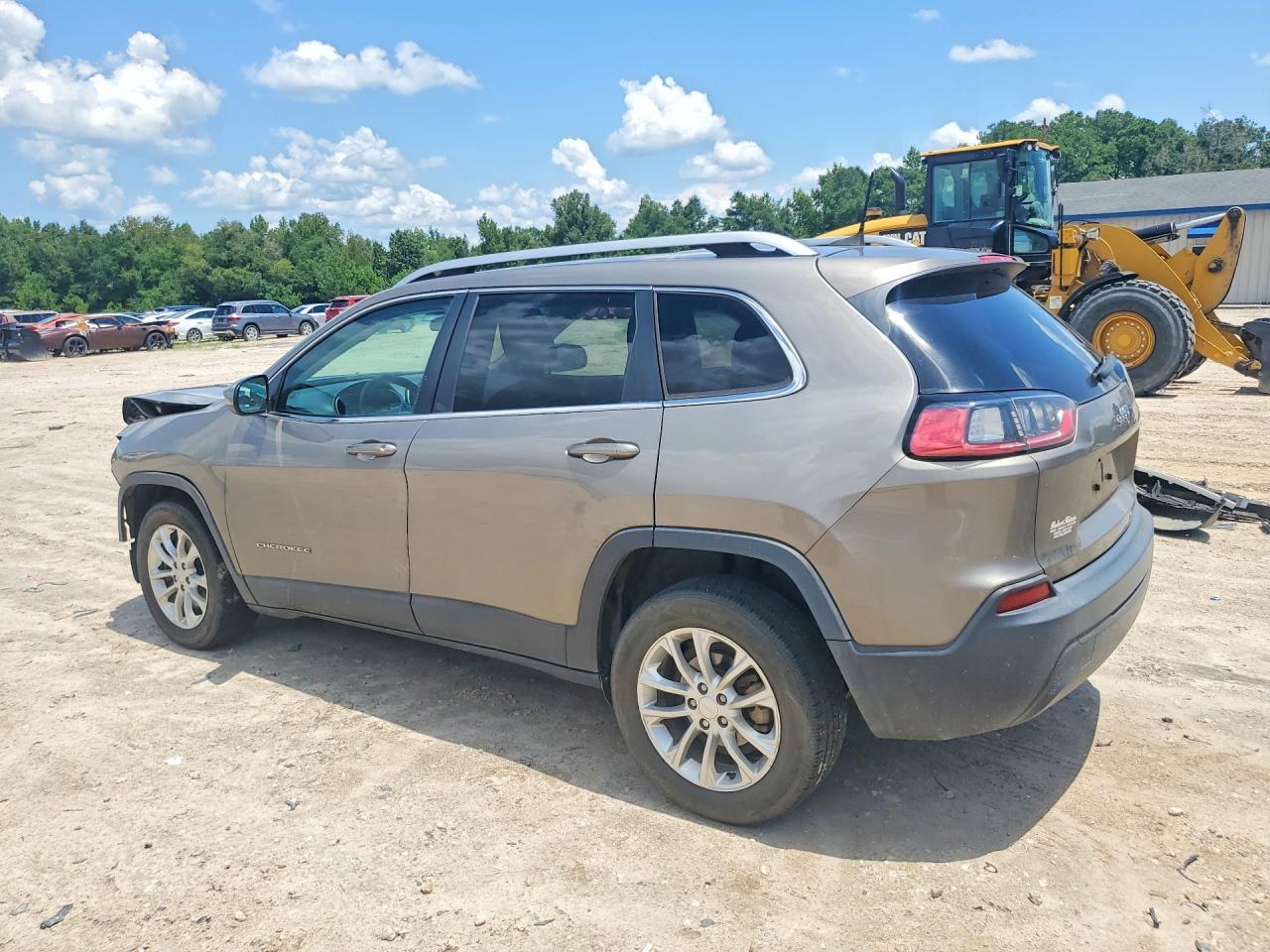 2019 Jeep Cherokee Latitude - Image 2