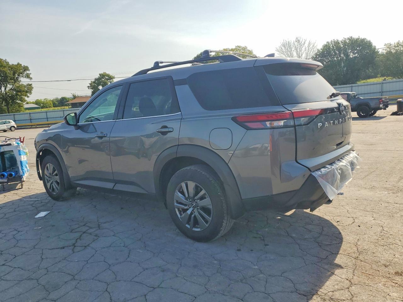 2025 Nissan Pathfinder Sv - Фото 2
