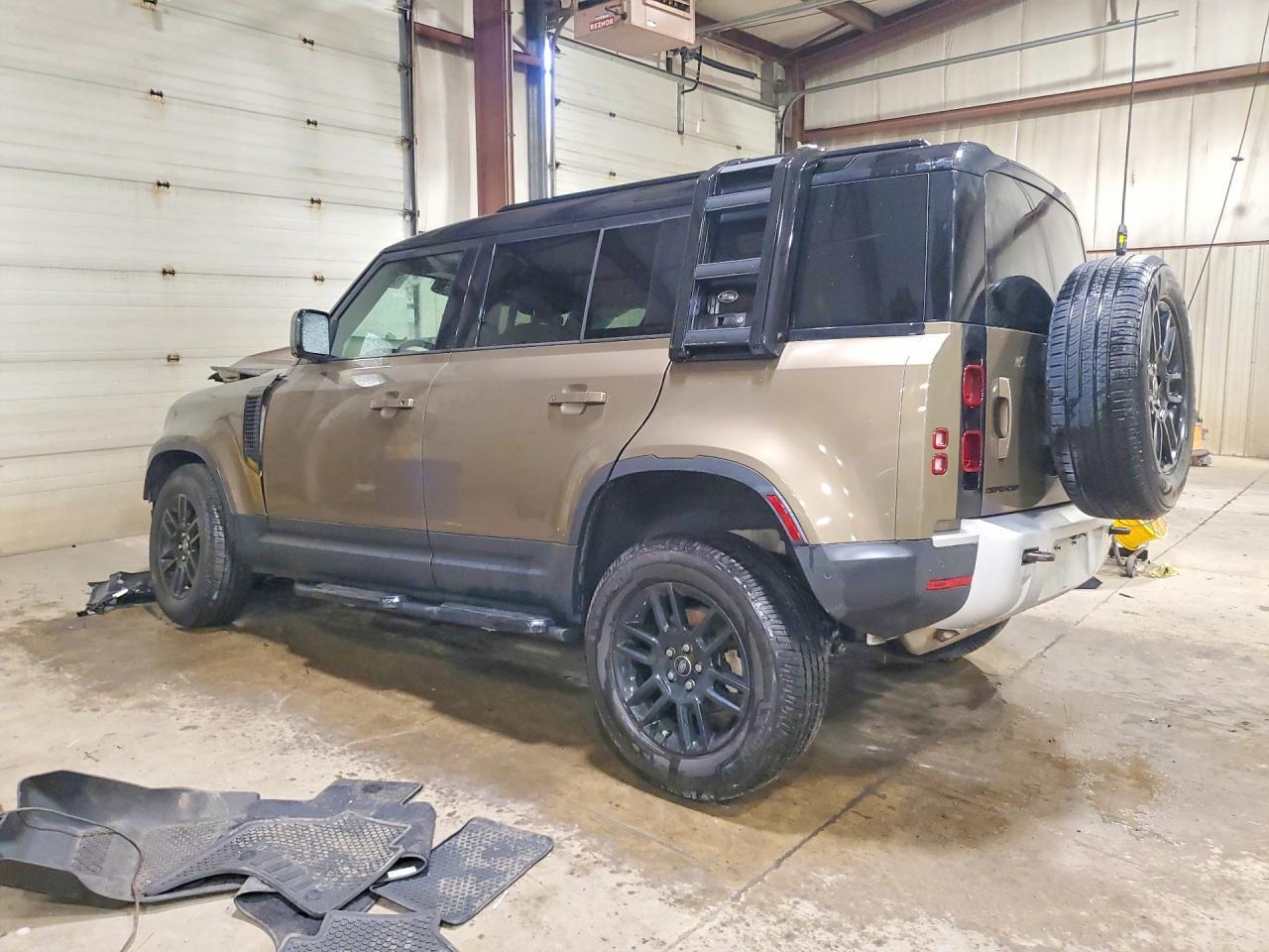 2023 Land Rover Defender 110 S - Фото 2