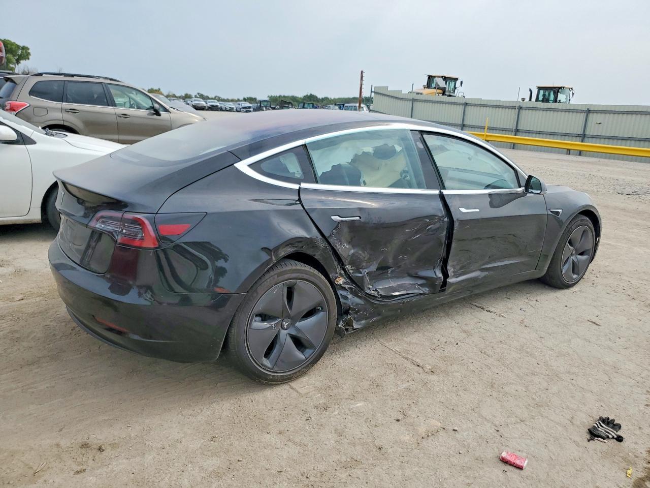 2018 Tesla Model 3 - Image 3
