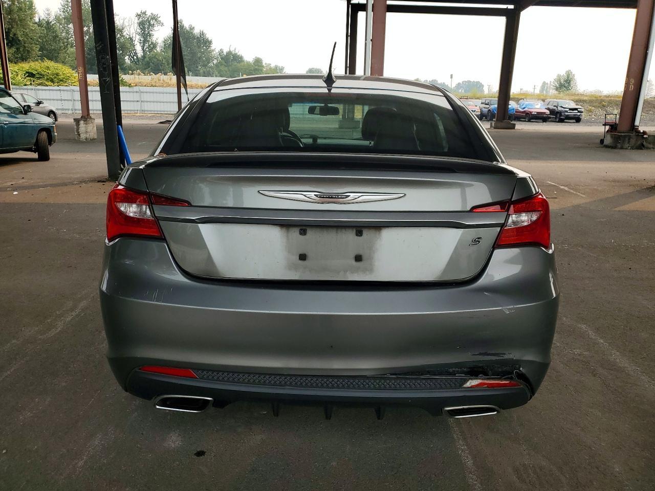 2013 Chrysler 200 Limited - Image 6