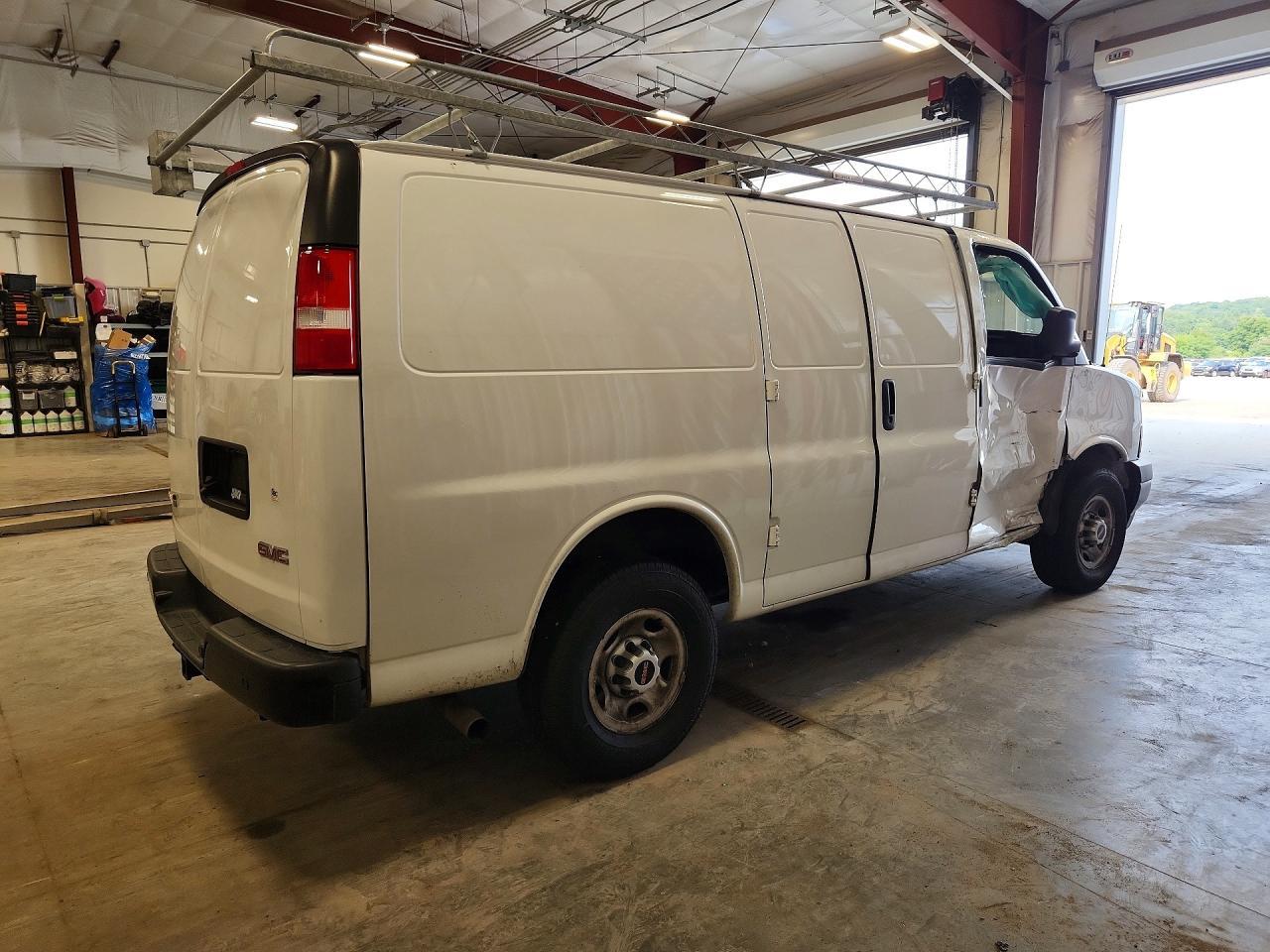 2024 GMC Savana G2500 - Фото 3